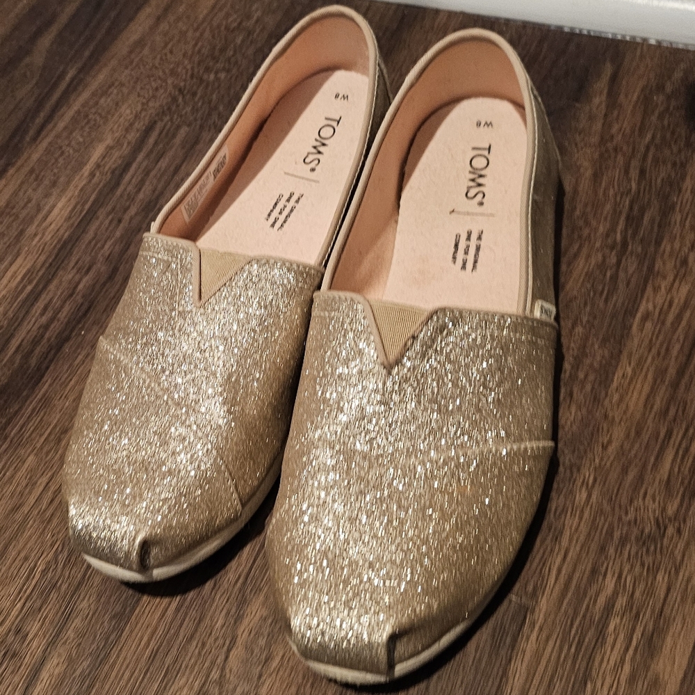TOMS womens rosegold shoes size 8